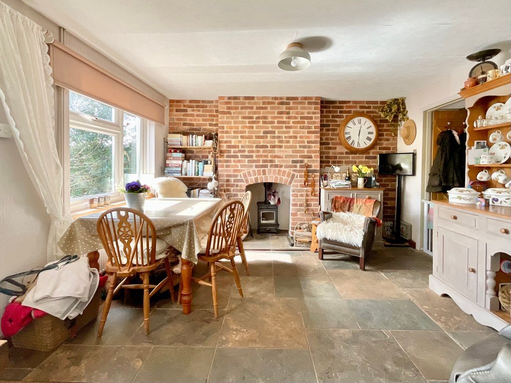 Property photo 2 of 23