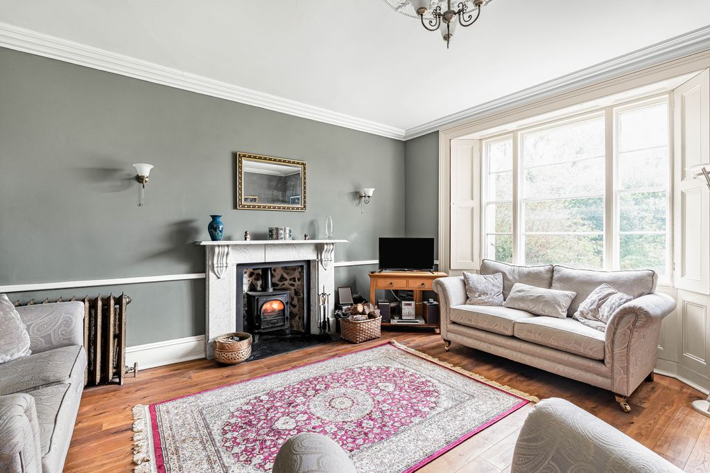 Property photo 2 of 25 Sitting Room