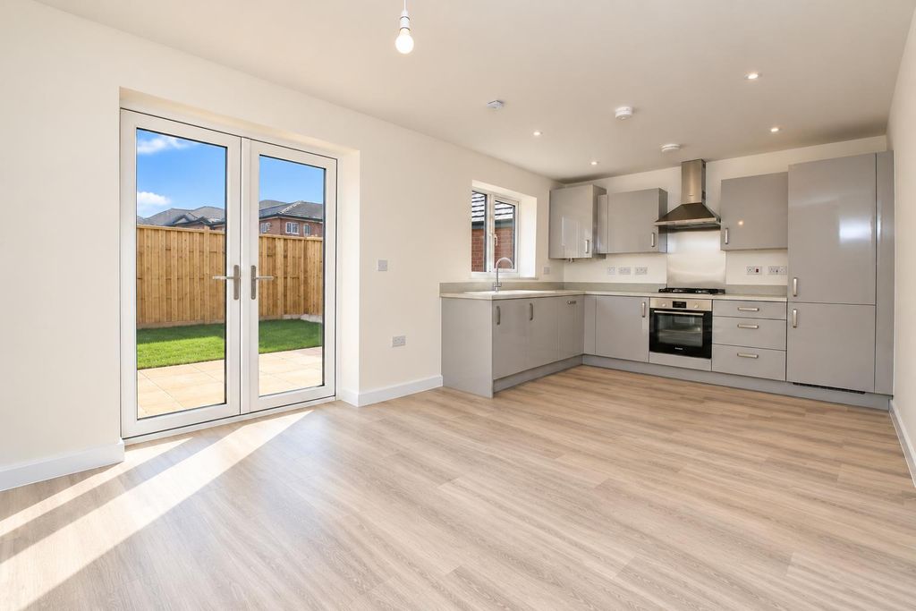Property photo 2 of 14 15.Png