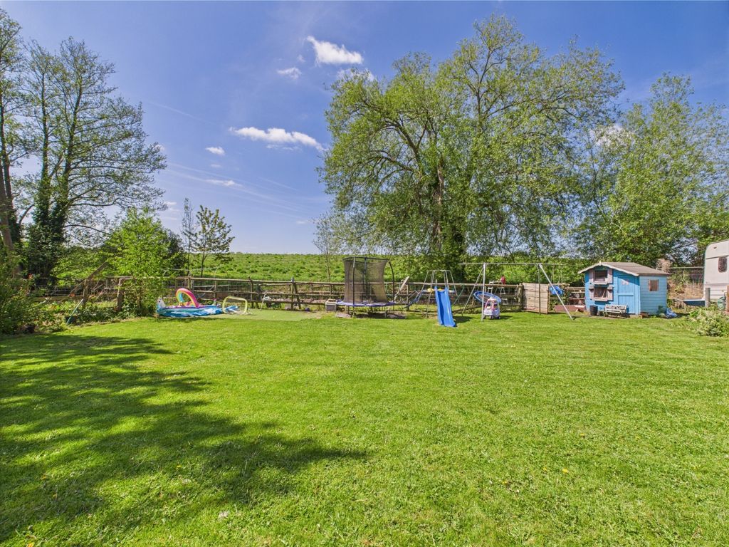 Property photo 3 of 23 Picture No. 21