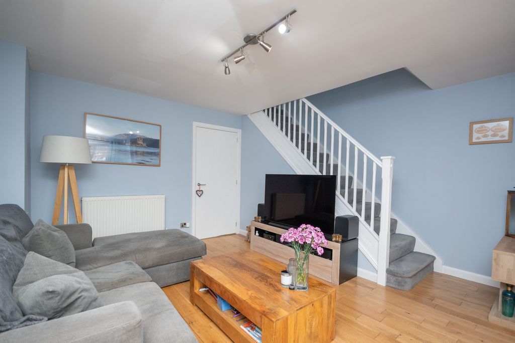 Property photo 3 of 19 Lounge