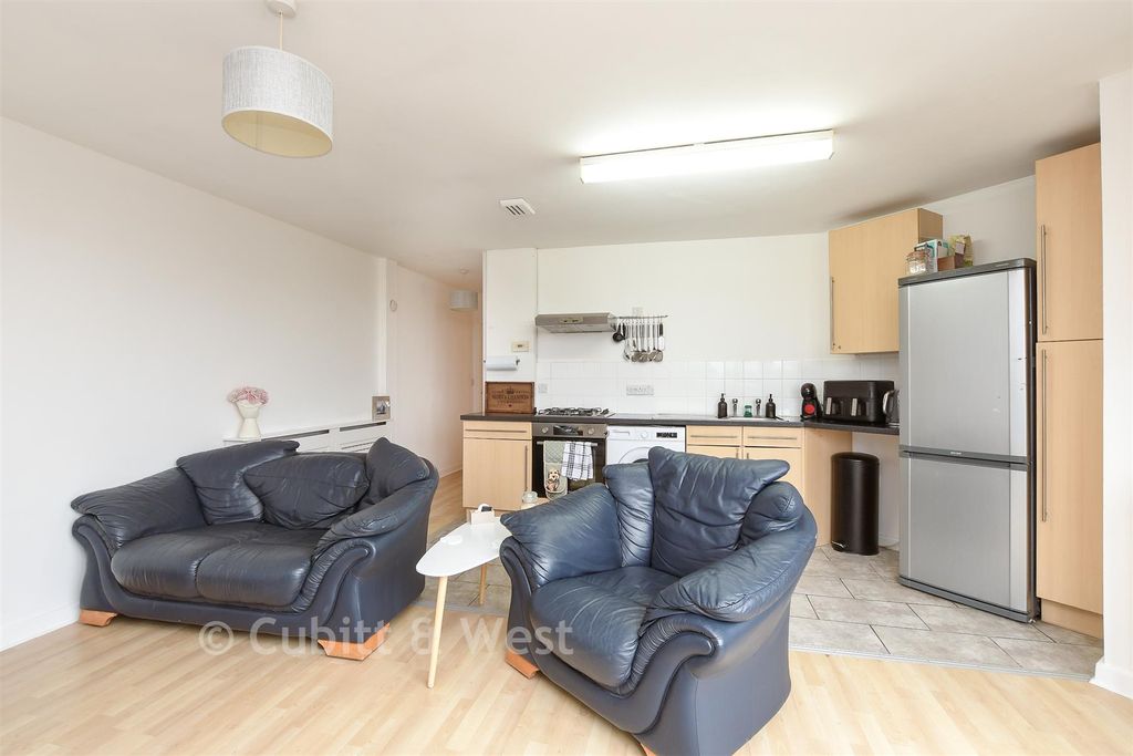 Property photo 3 of 12 Kitchen Lounge/Diner