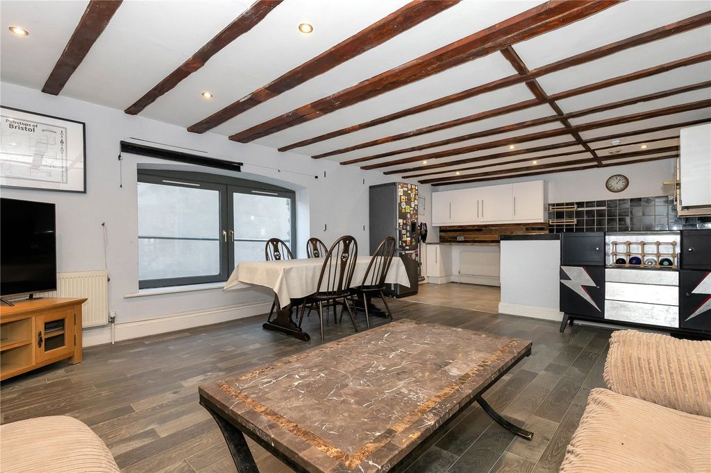 Property photo 3 of 15 Picture No. 04