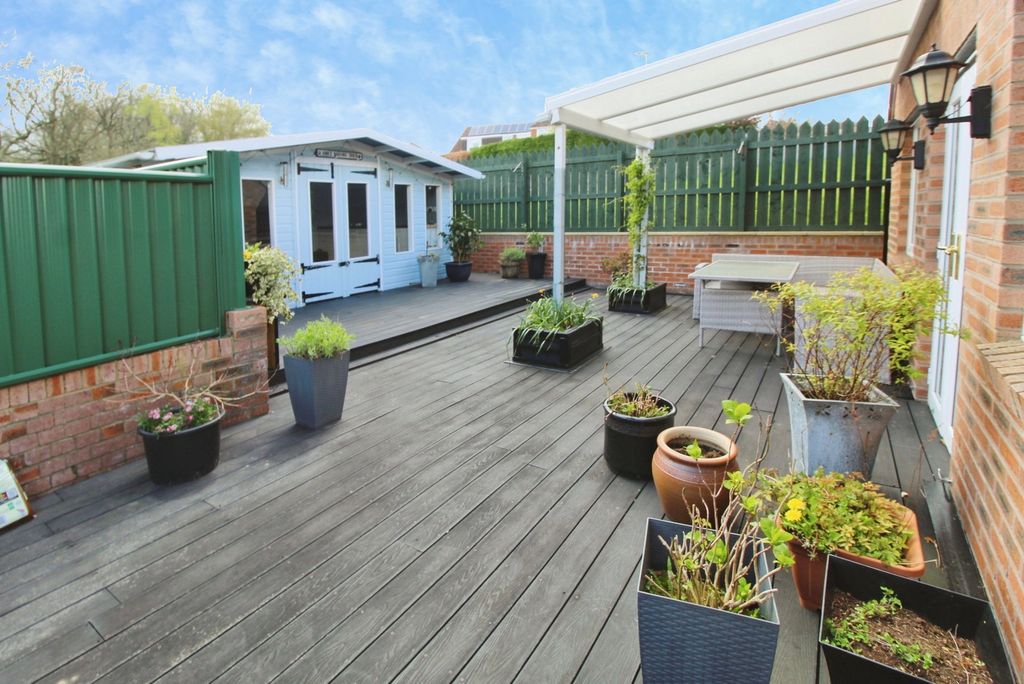 Property photo 2 of 34