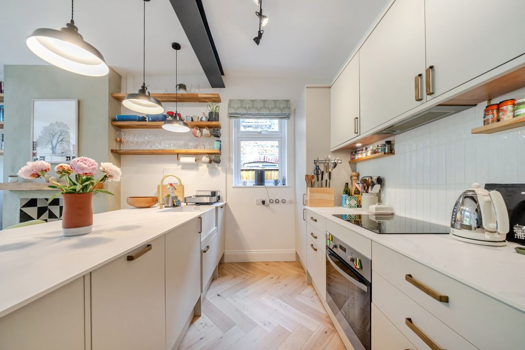 Property photo 3 of 19 1482825-19-6A3B9B...
