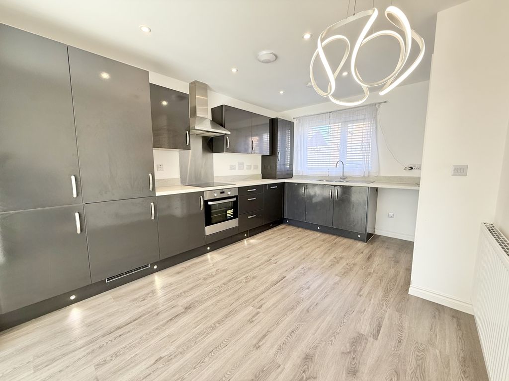 Property photo 3 of 17 Img_9049