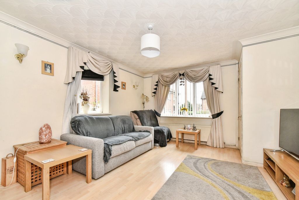 Property photo 3 of 17