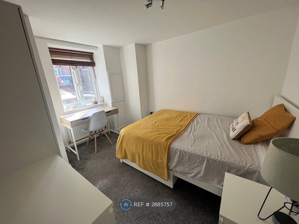 Property photo 3 of 11 Bedroom 1