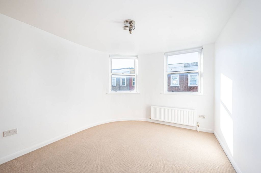 Property photo 3 of 8