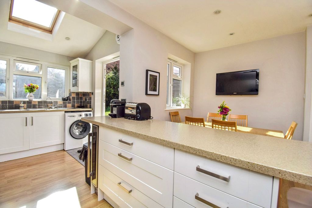 Property photo 3 of 28