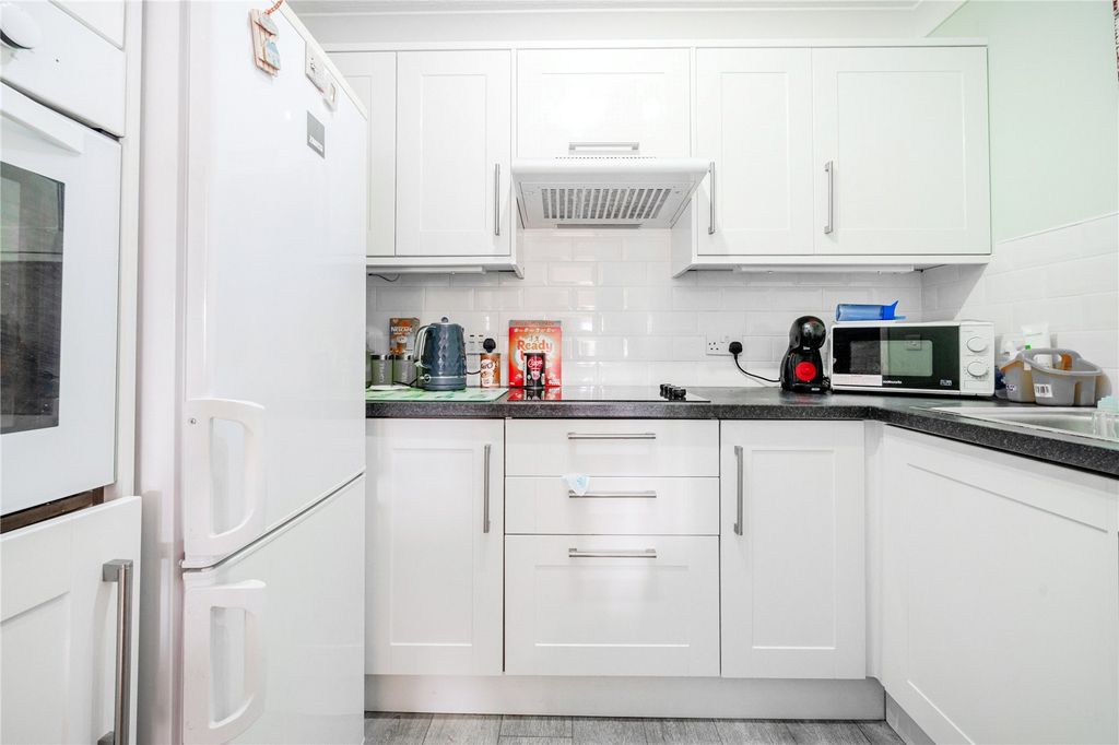 Property photo 3 of 14 Kitchen