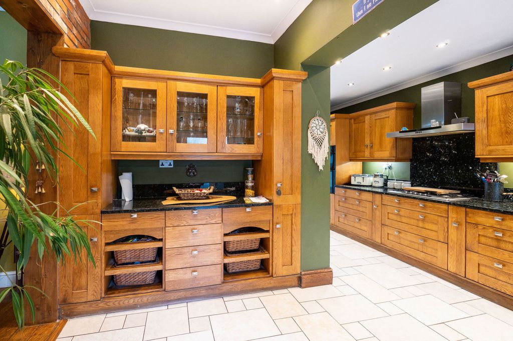 Property photo 3 of 68