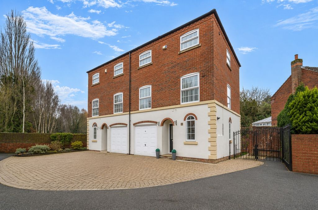 Property photo 1 of 24 7114F516-B555-4B9E-8220-5938880D8B91