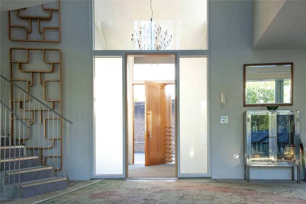 Property photo 2 of 20 Hallway