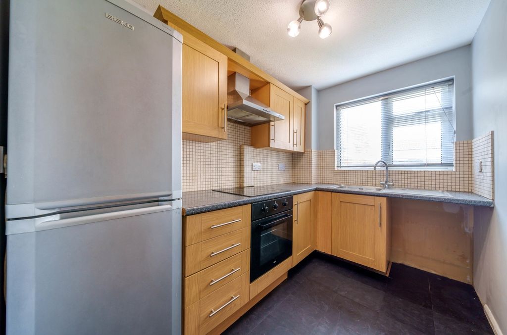 Property photo 3 of 13 Kitchen