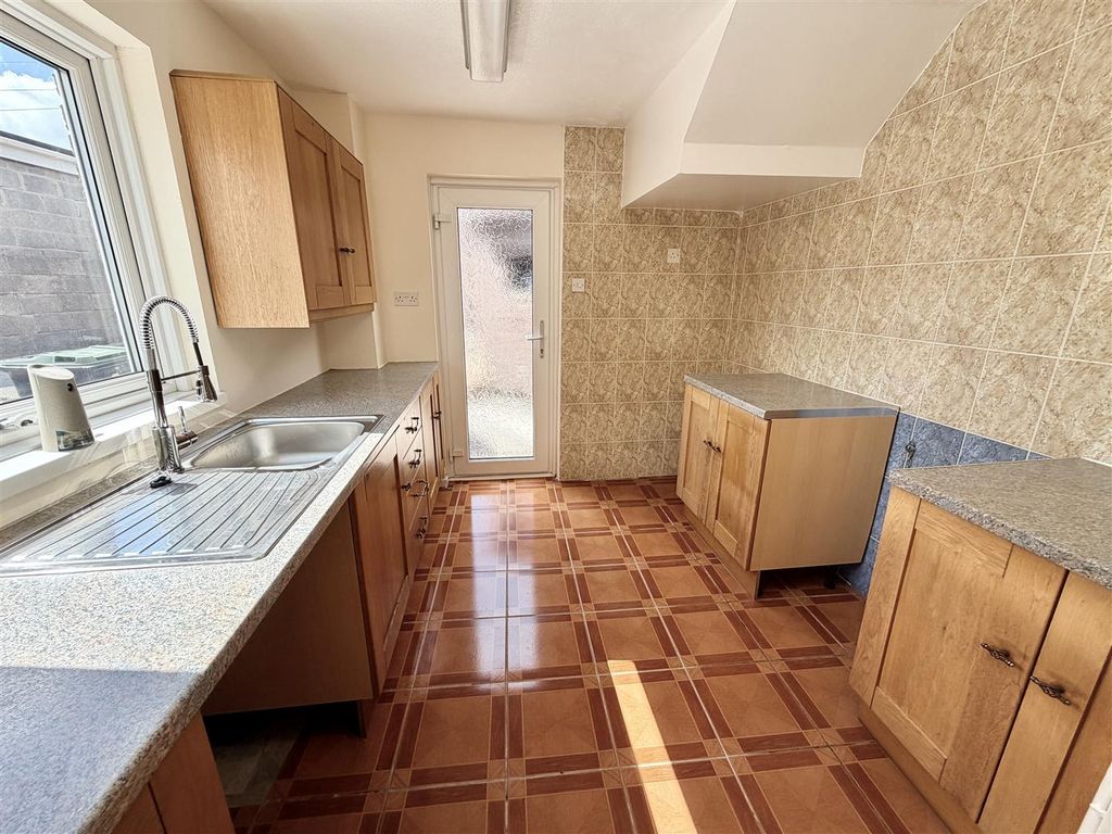 Property photo 3 of 13 Kitchen