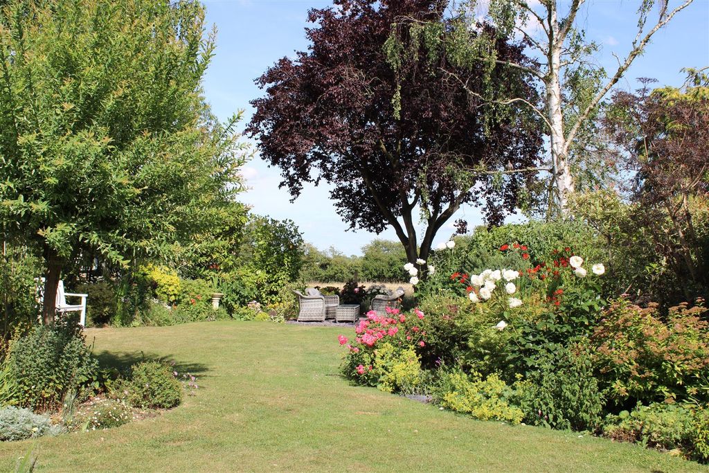 Property photo 2 of 33 Long View Of Garden.Jpg