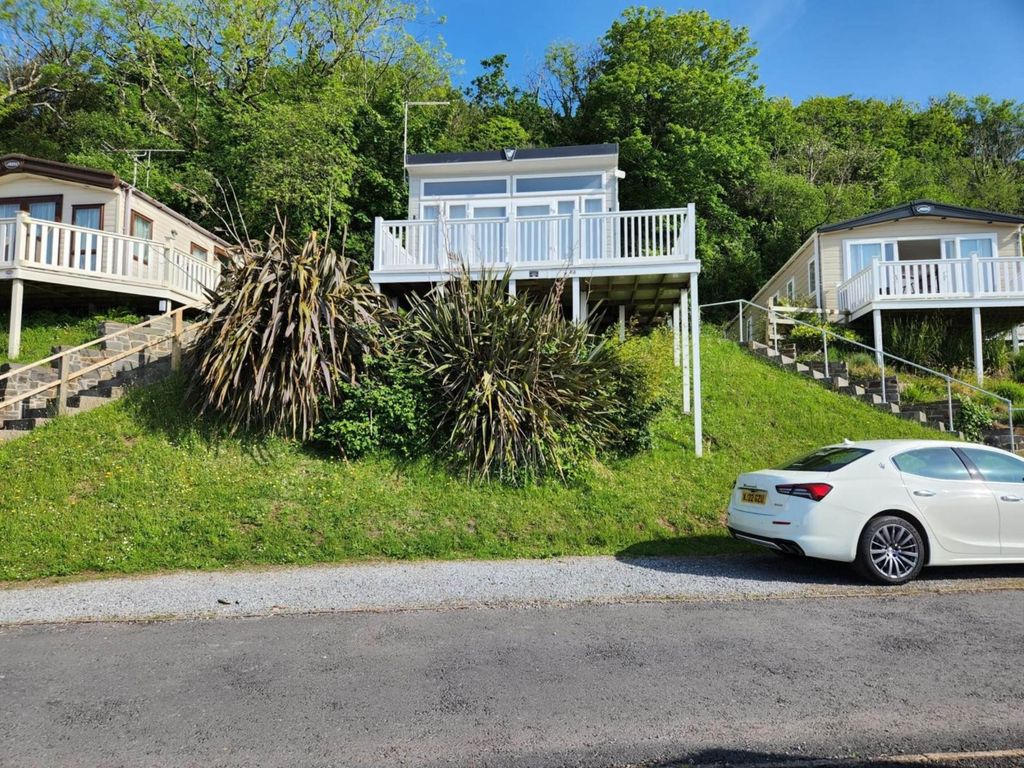 Property photo 1 of 40