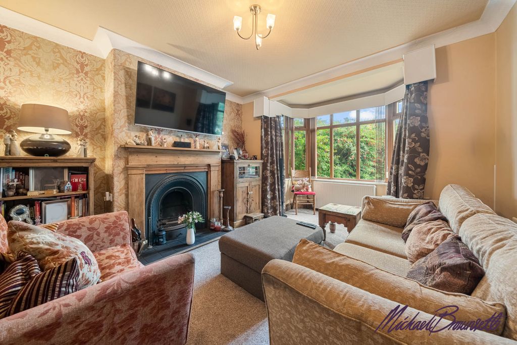 Property photo 2 of 32
