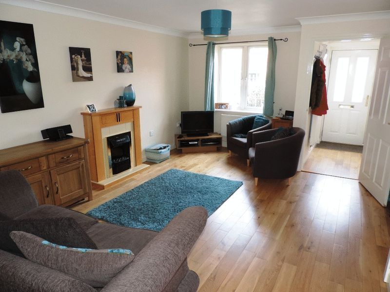 Property photo 2 of 11 Lounge