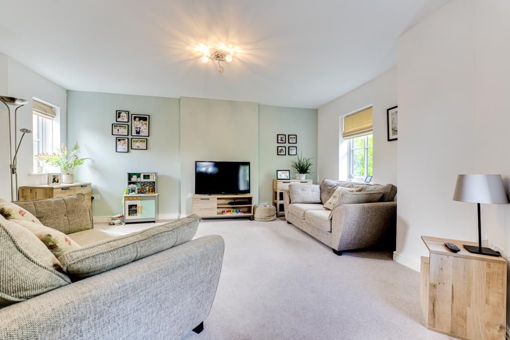 Property photo 3 of 31 14 Thompson Way, Rothwell-8.Jpg