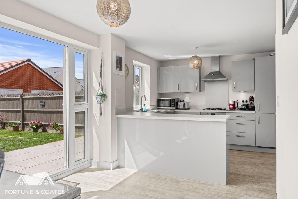 Property photo 2 of 30 Wagtailcrescent_18.Jpg