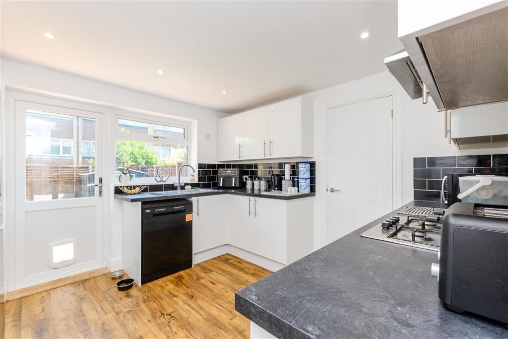 Property photo 1 of 10 Kitchen