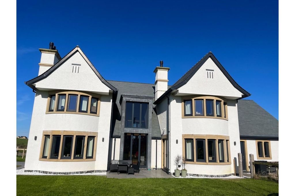 Property photo 1 of 2 Rear View