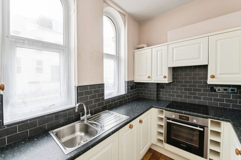 Property photo 3 of 17 Pbox-Img.Jpg