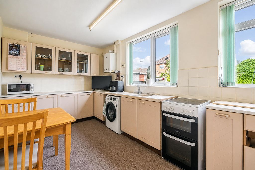 Property photo 3 of 17 Kitchen