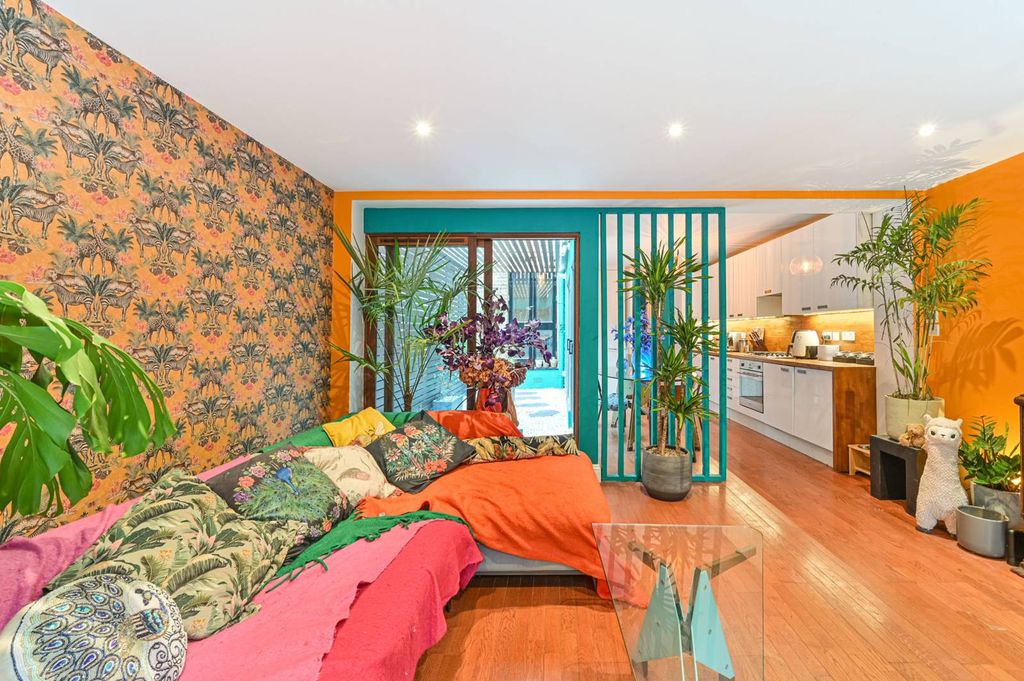 Property photo 3 of 11