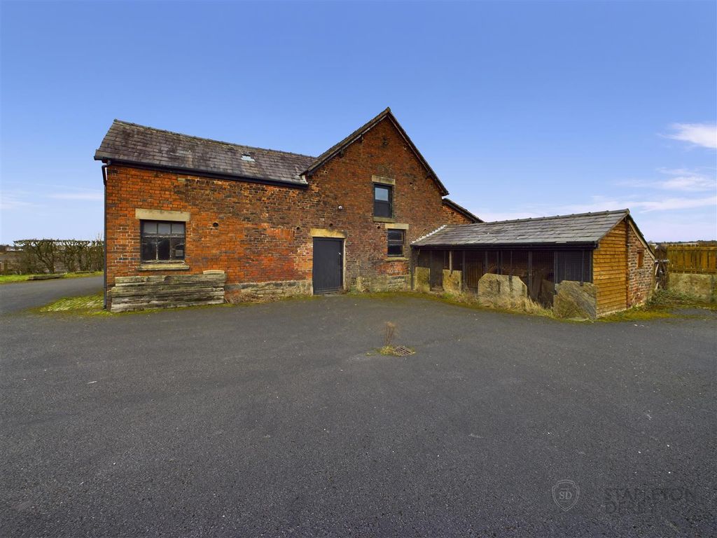 Property photo 3 of 34 Cam04720G0-Pr0007-Still025.Jpg