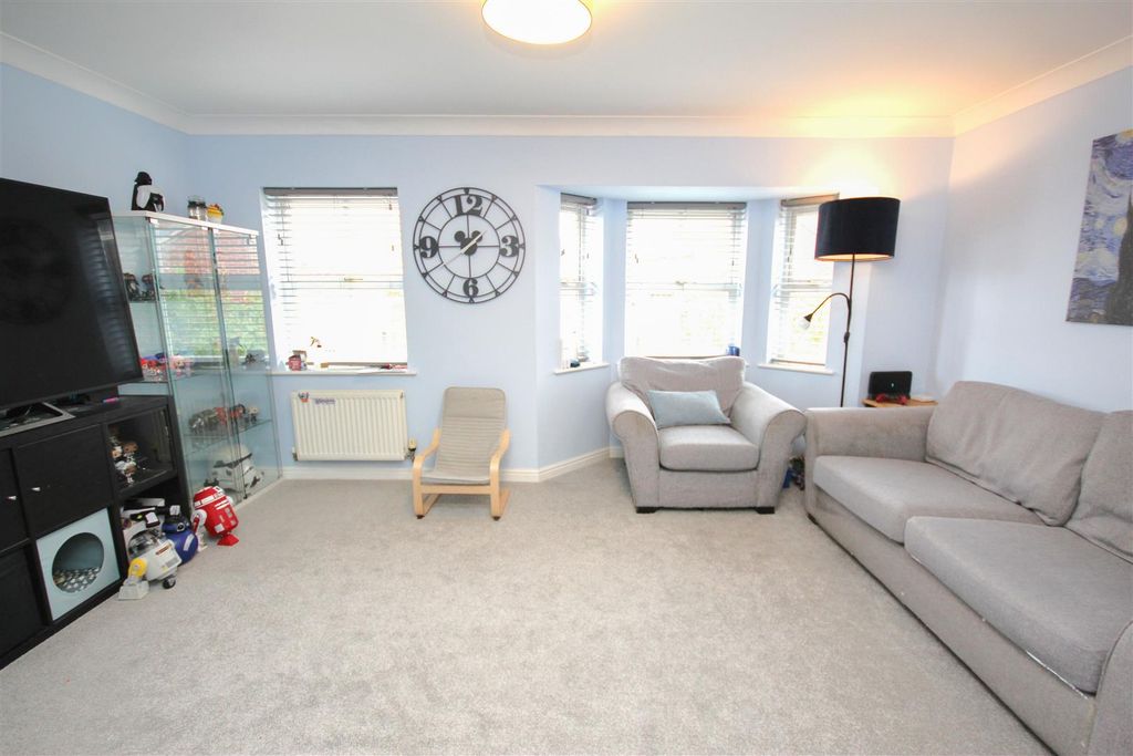 Property photo 3 of 14 Lounge.Jpg