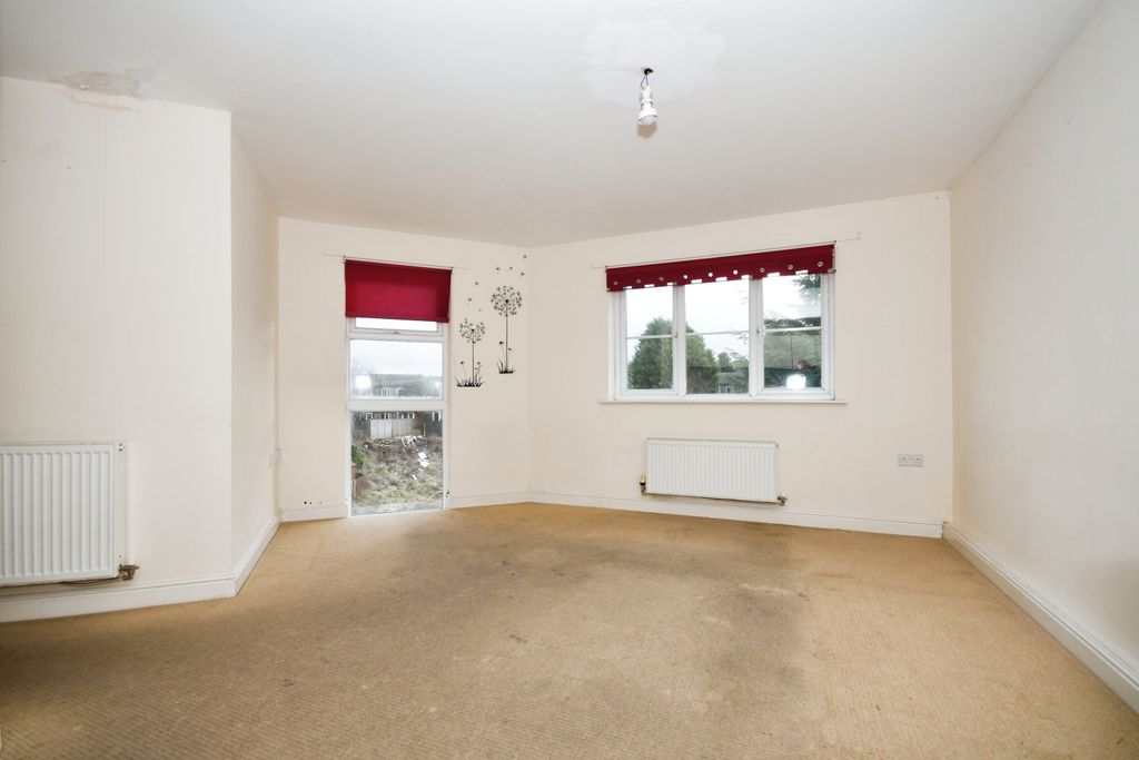 Property photo 3 of 16 Living Room