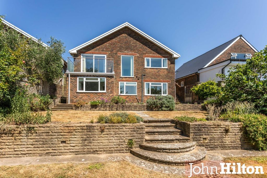 Property photo 3 of 25 Wanderdown Road50.Jpg