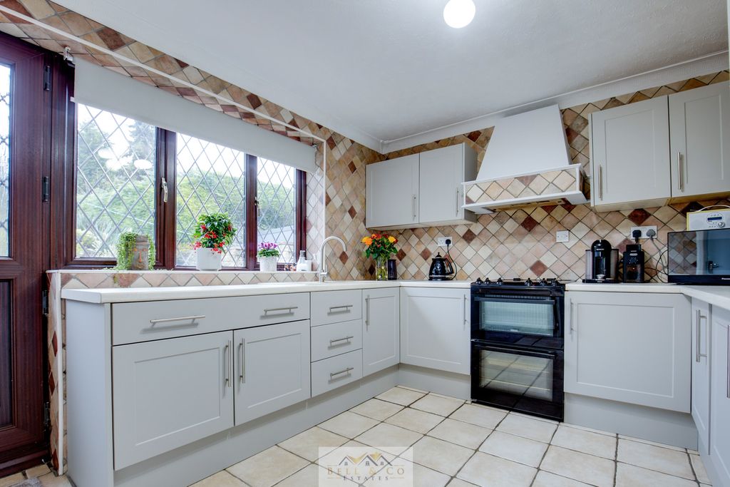 Property photo 3 of 32 Kitchen 1.2