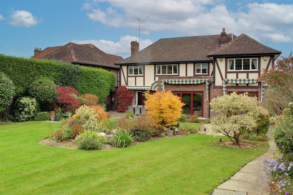 Additional image 28 of 4 bed detached house for saleBrookmans Avenue, Brookmans Park AL9