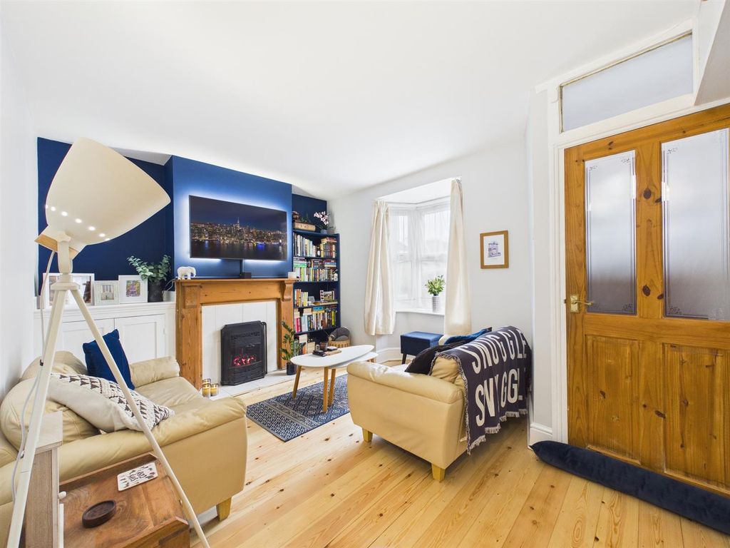 Property photo 2 of 15 Cam02435G0-Pr0151-Still025.Jpg