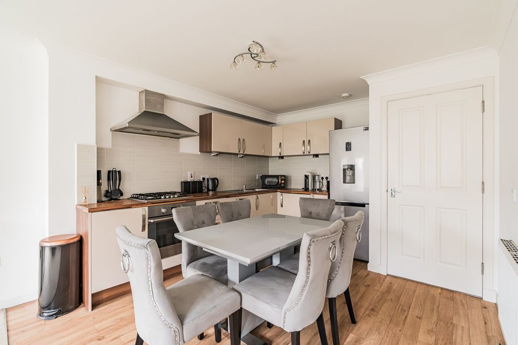 Property photo 3 of 14 Property Image 4