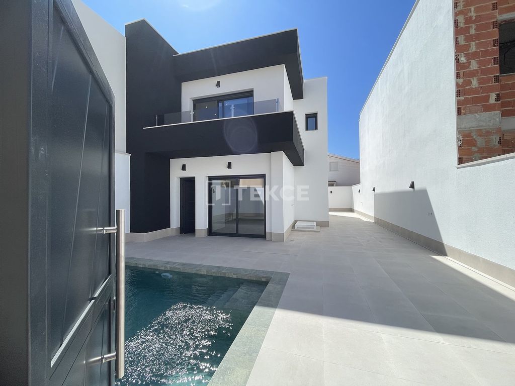 Property photo 3 of 32