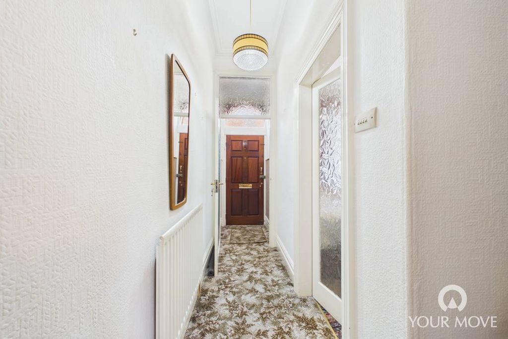 Property photo 3 of 15 Entrance Hall