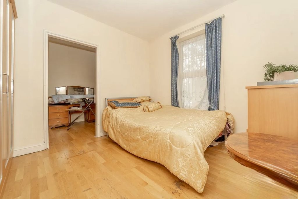 Additional image 23 of 7 bed detached house for saleGreat West Road, Hounslow, Greater London TW5
