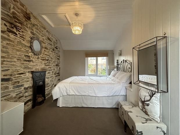 Property photo 3 of 18 Bedroom One