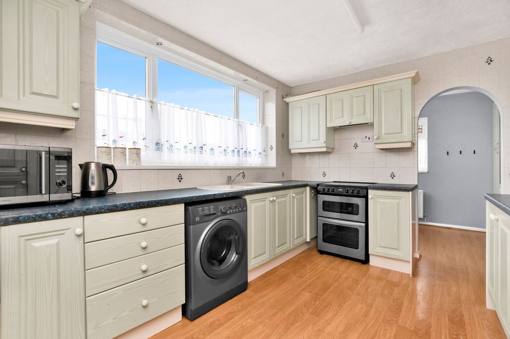 Property photo 2 of 25 Kitchen