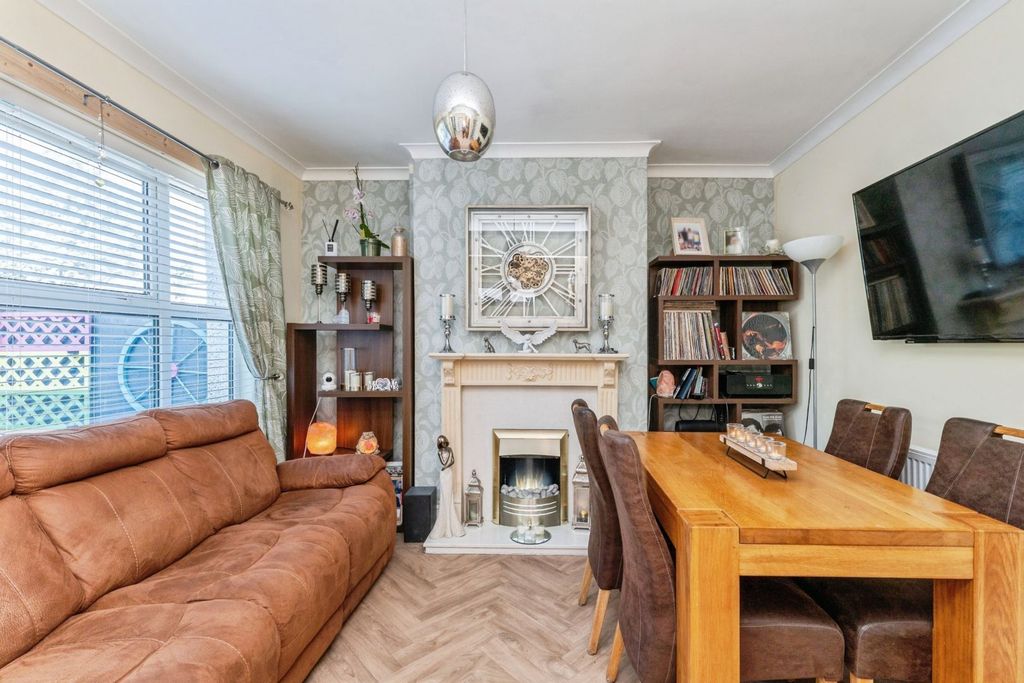 Property photo 2 of 14 Dining / Cinema Room