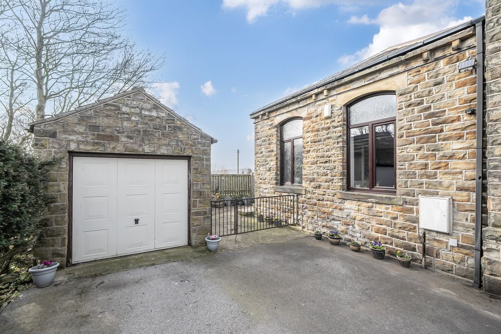 Property photo 2 of 21