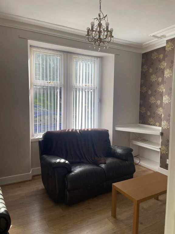 Property photo 2 of 16 Picture No. 12