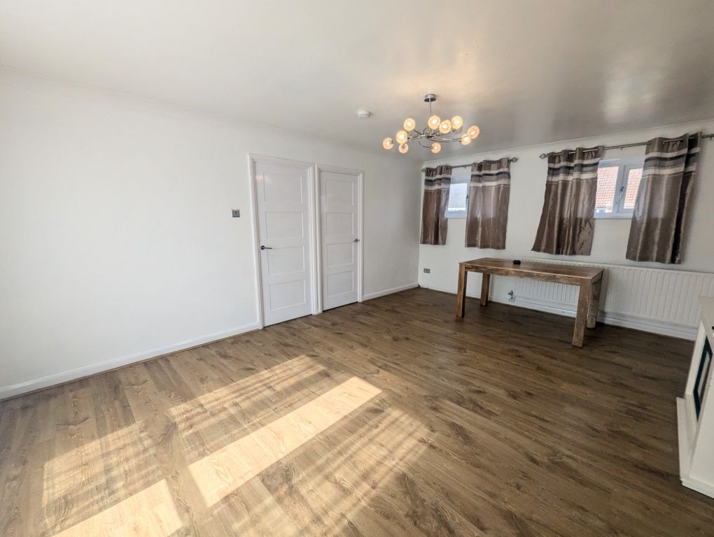 Property photo 3 of 7 Living Room