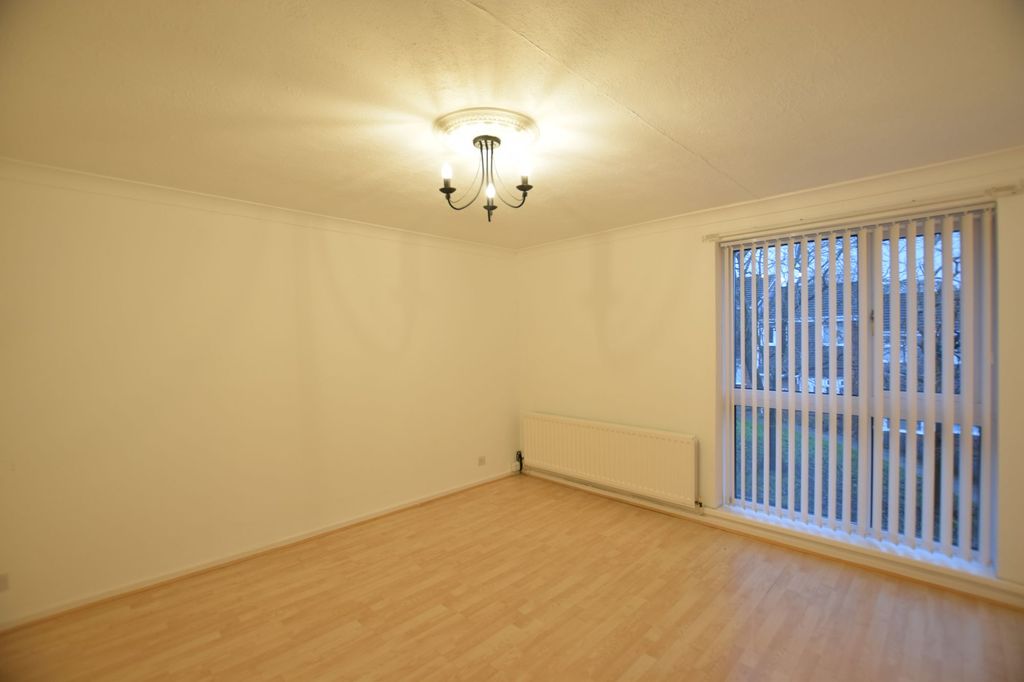 Property photo 3 of 10 Living Room