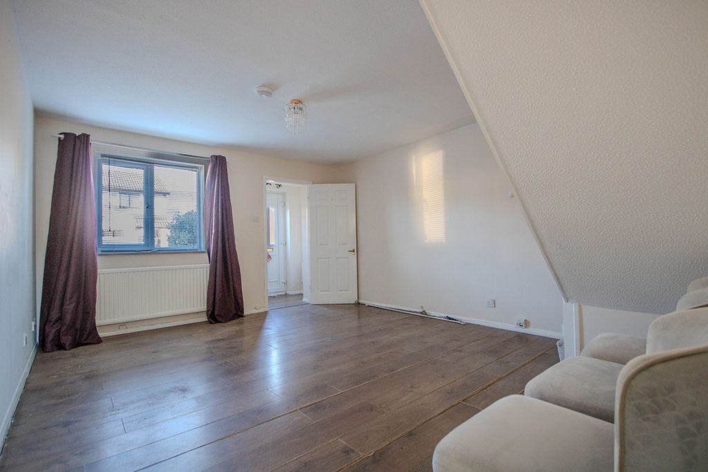 Property photo 3 of 21